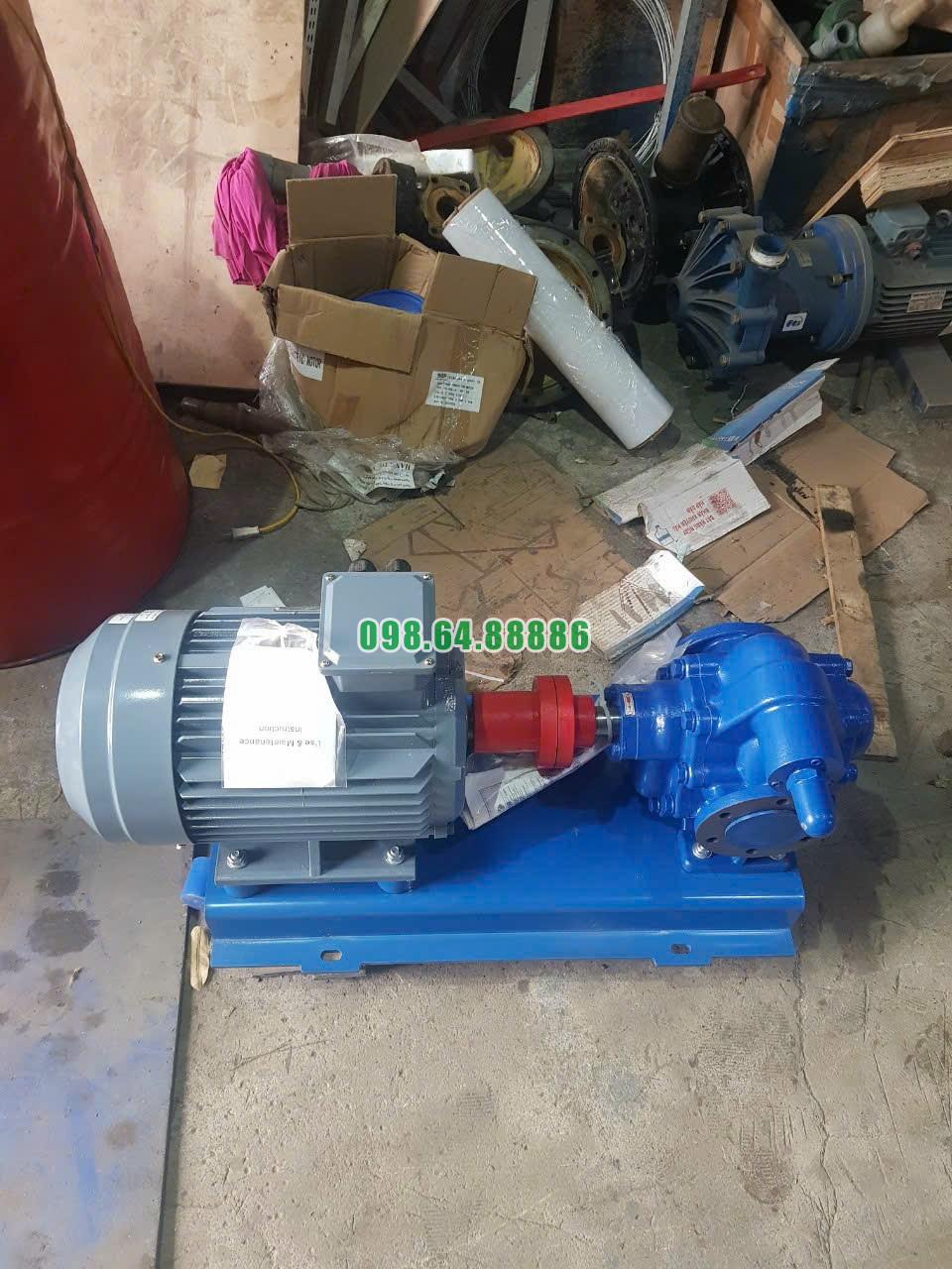 Bơm bánh răng KCB200 bằng thép áp suất 3.3 Bar công suất 4 kw